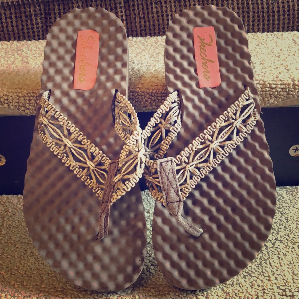 Sketcher flip flops